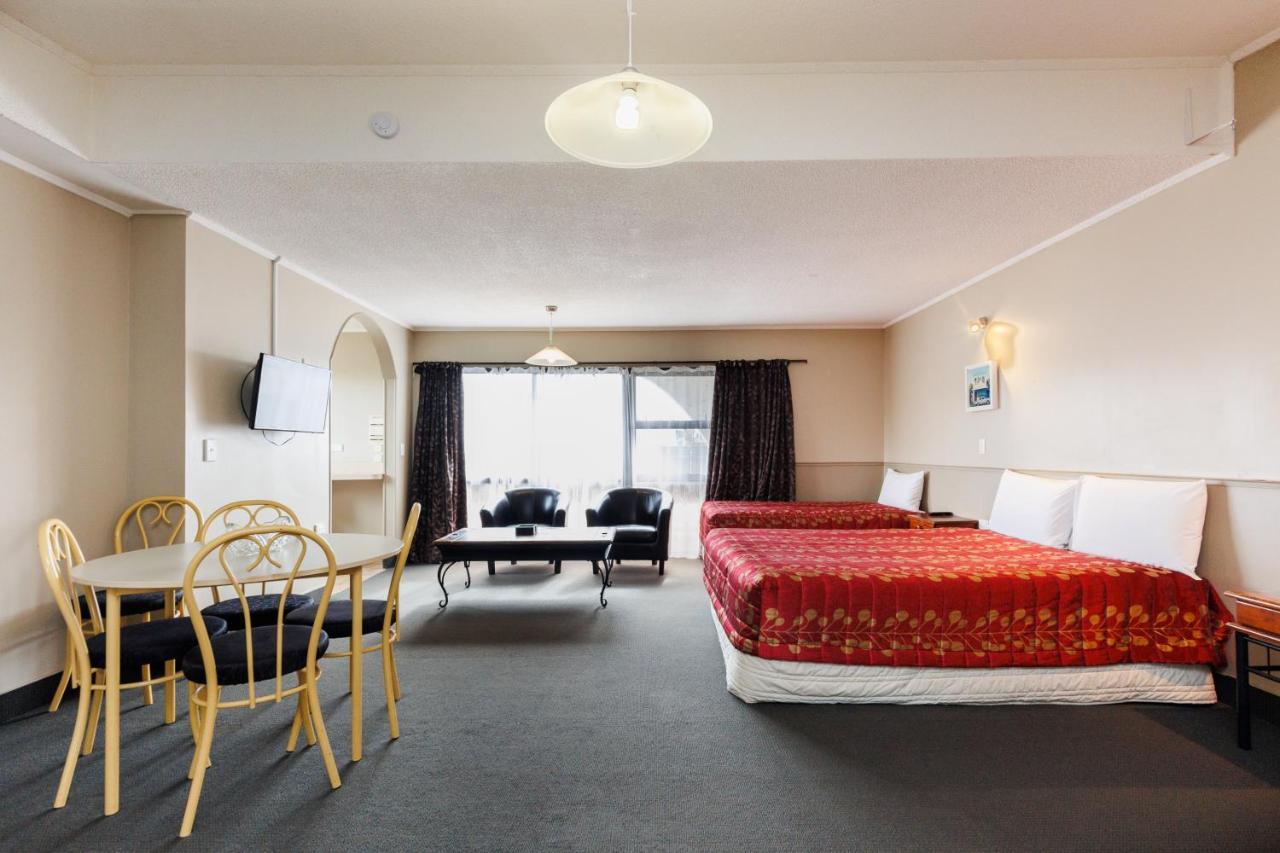 Manfeild Park Motel Feilding Exterior photo