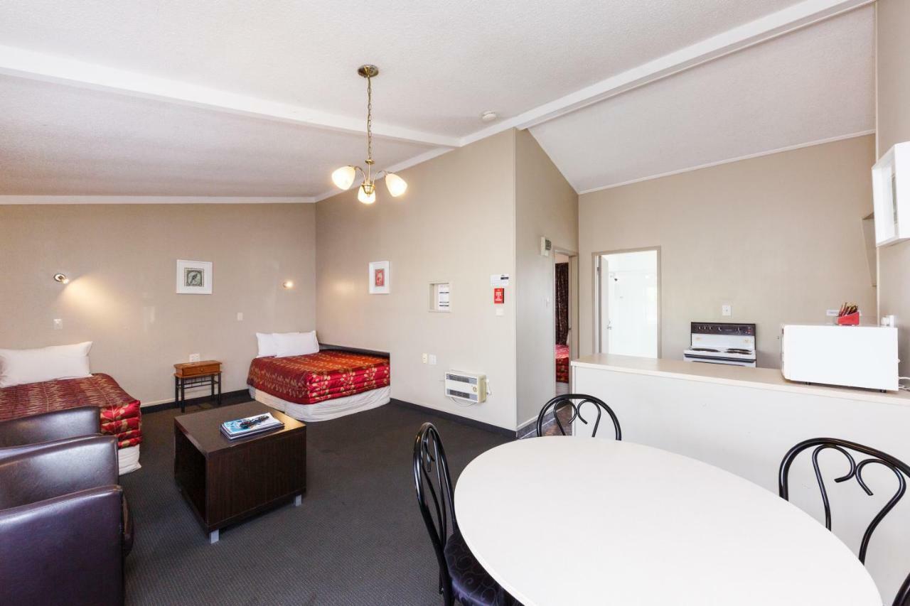 Manfeild Park Motel Feilding Exterior photo
