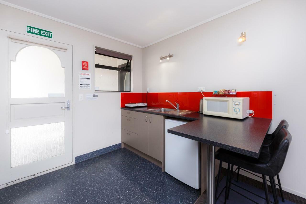 Manfeild Park Motel Feilding Exterior photo